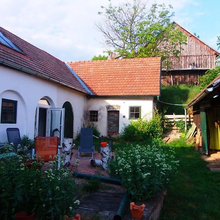 Gaestehaus Weinviertel - Niederoesterreich Siebenhirten エクステリア 写真
