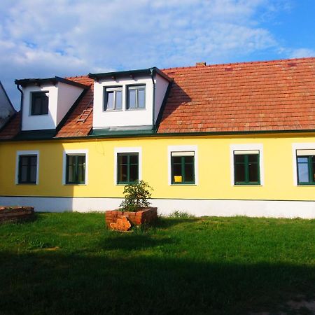 Gaestehaus Weinviertel - Niederoesterreich Siebenhirten エクステリア 写真