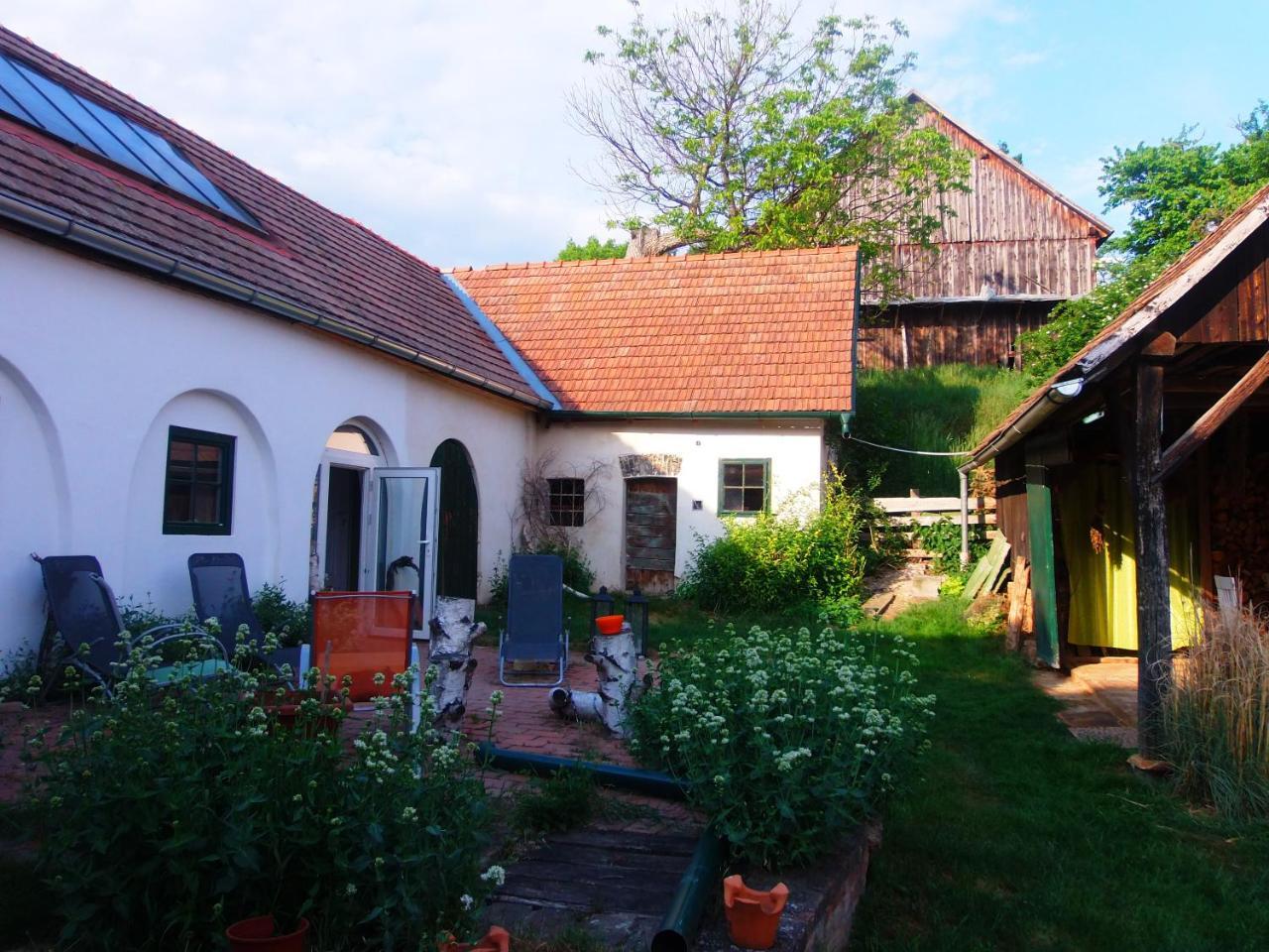 Gaestehaus Weinviertel - Niederoesterreich Siebenhirten エクステリア 写真