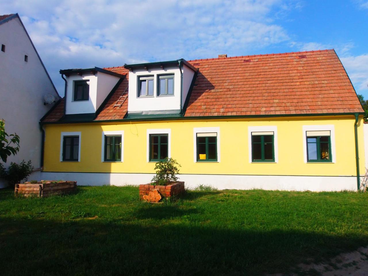 Gaestehaus Weinviertel - Niederoesterreich Siebenhirten エクステリア 写真